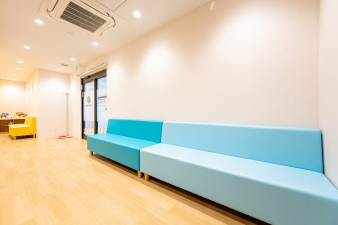 診察室前待合スペース